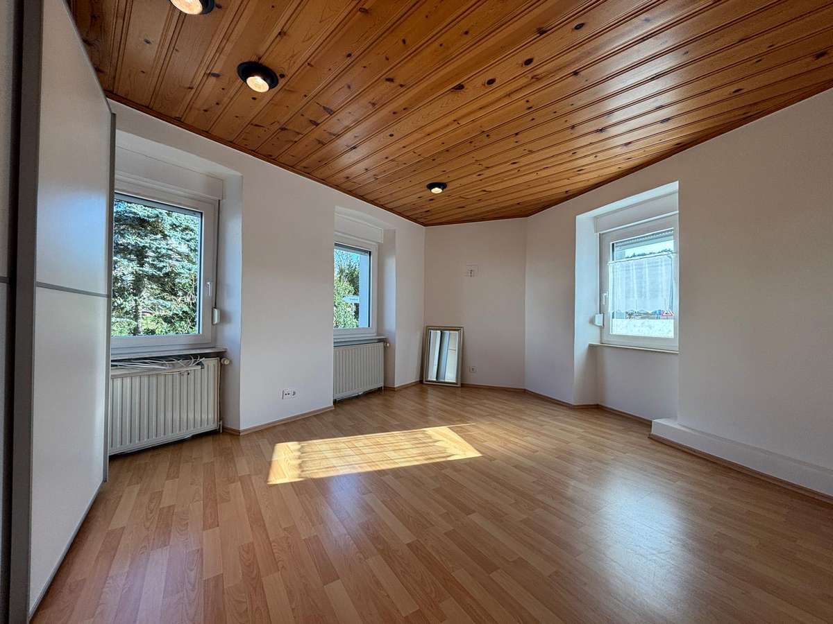 Otterbach - Reiheneckhaus mit 5 ZKB, 2,5 Bäder, Carport, Garten, Kamin - Foto 3